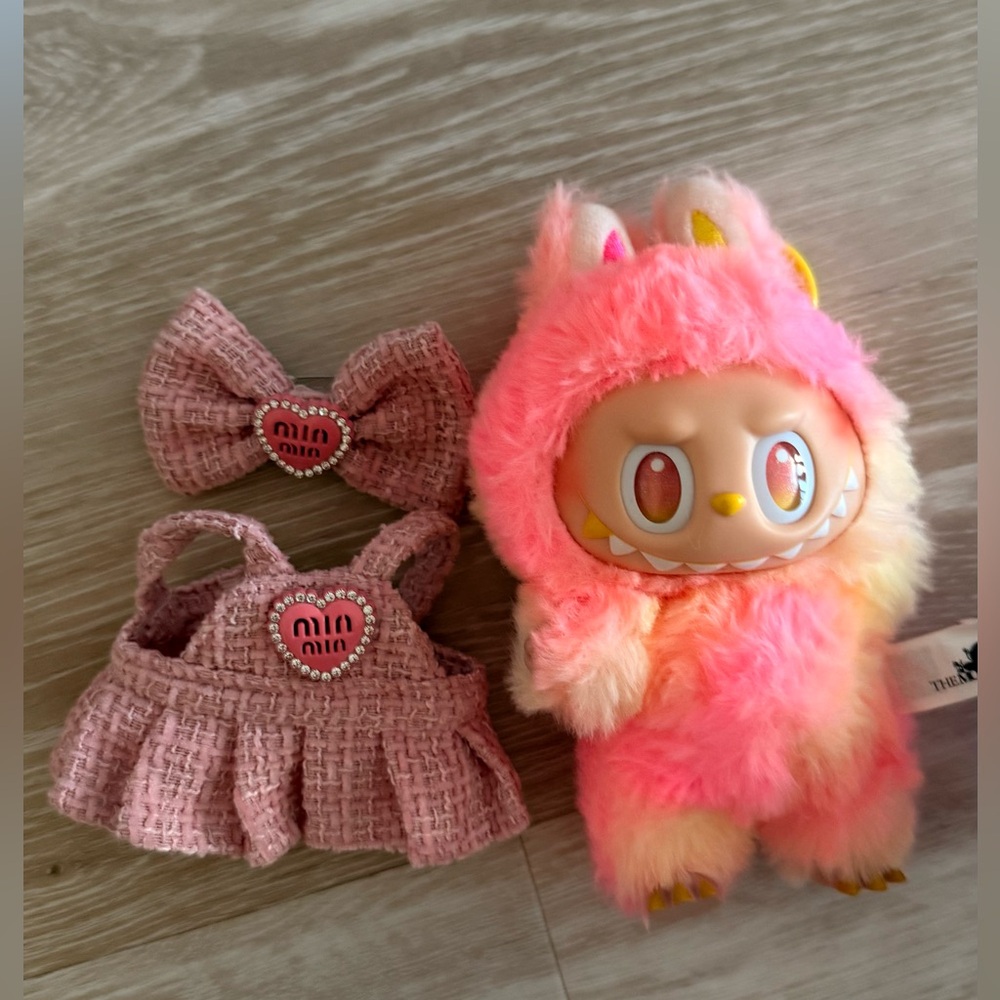 Pop Mart Big Into Energy Labubu - Pink/Yellow